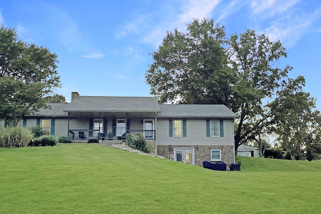 view of front facade with a front yard and covered porch