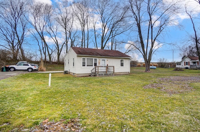 view of front of property with a front lawn