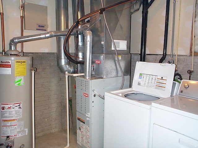 laundry area featuring laundry area, water heater, and independent washer and dryer