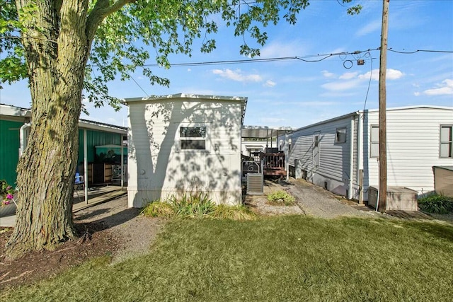 view of outdoor structure with a yard