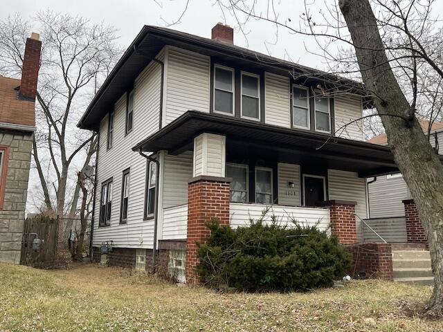 view of front of house with a front yard