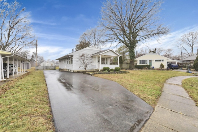 view of front facade with a porch and a front lawn