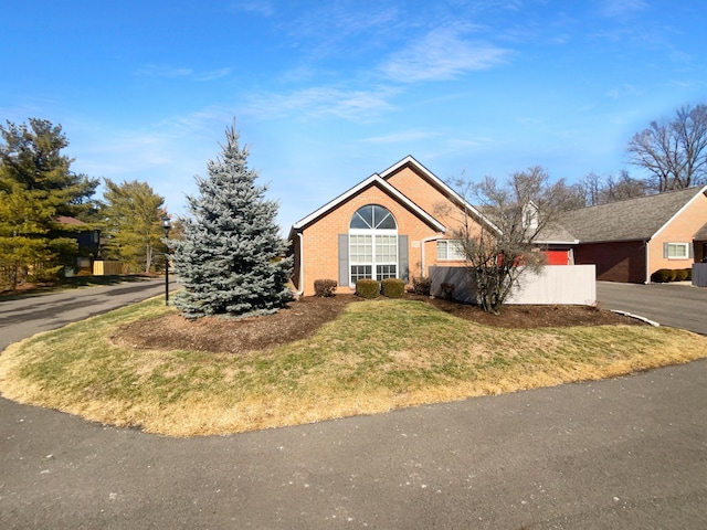 view of front of house featuring a front yard