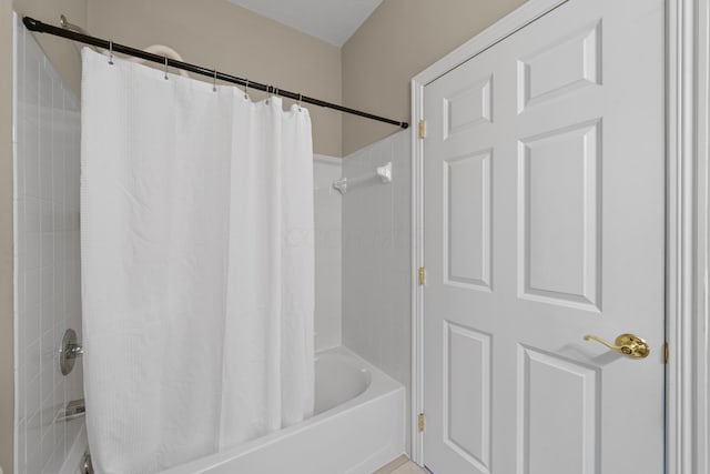 full bath with shower / bath combo with shower curtain