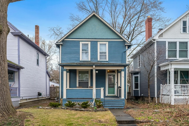 view of front facade featuring a porch and a front lawn