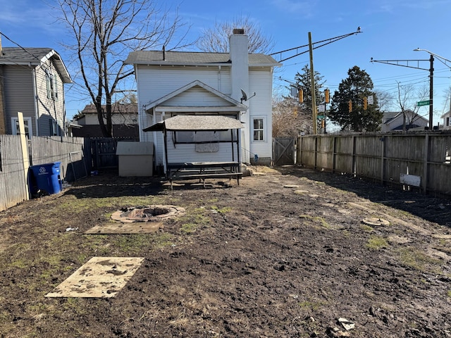 view of yard featuring an outdoor fire pit