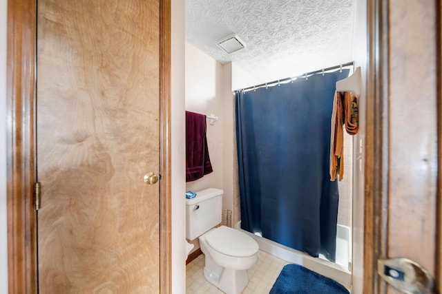 bathroom featuring a textured ceiling, a shower with curtain, toilet, and tile patterned floors