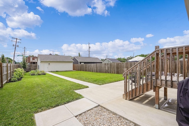 view of yard featuring a patio area