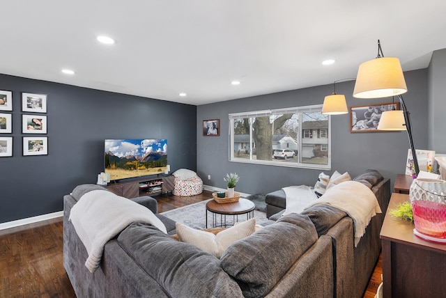 living area with baseboards, wood finished floors, and recessed lighting