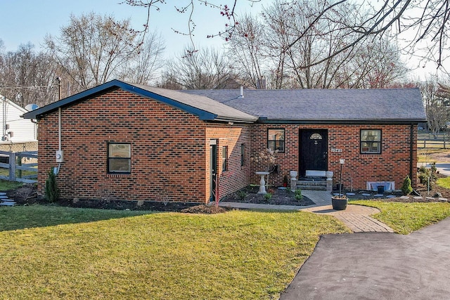 1545 E Choctaw Dr, London, OH 43140 - single story home featuring brick siding, entry steps, and a front yard