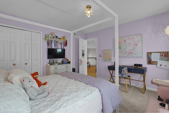 bedroom featuring light carpet, baseboards, visible vents, and a closet