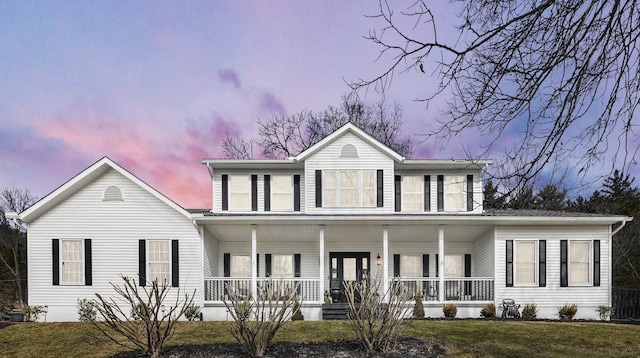 view of front of property featuring a porch and a front yard