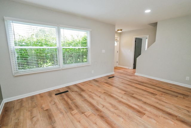 189 N Gould Rd, Bexley, OH 43209 - empty room featuring light wood-type flooring, baseboards, and recessed lighting