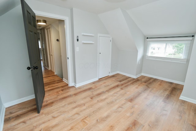 189 N Gould Rd, Bexley, OH 43209 - bonus room featuring light wood-style flooring, baseboards, and lofted ceiling