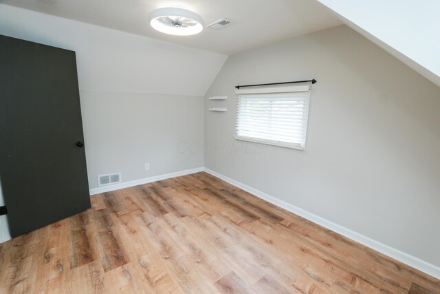 189 N Gould Rd, Bexley, OH 43209 - bonus room with wood finished floors, lofted ceiling, baseboards, and a ceiling fan