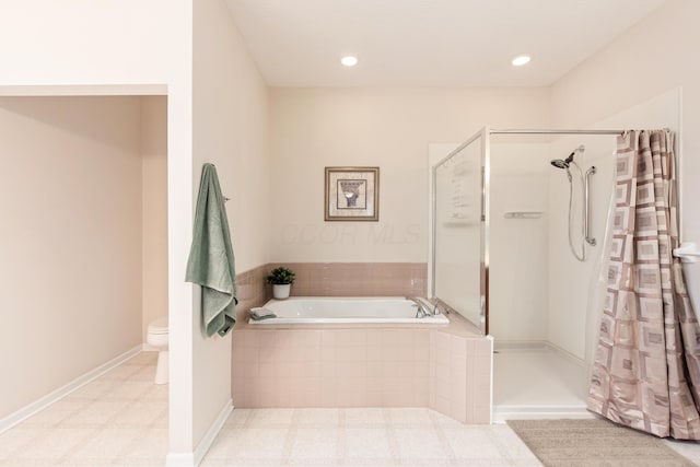 full bathroom with a garden tub, walk in shower, toilet, and recessed lighting