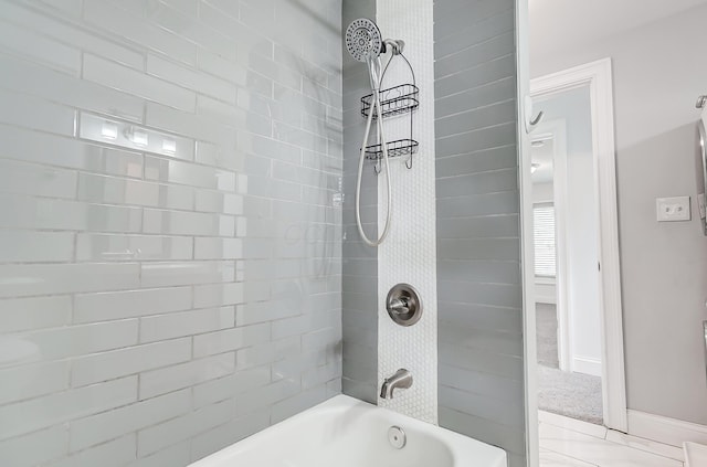 bathroom with tiled shower / bath combo