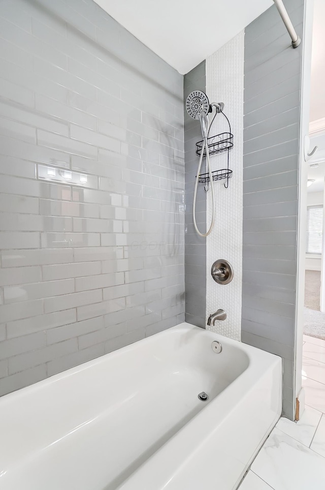 bathroom with tiled shower / bath combo