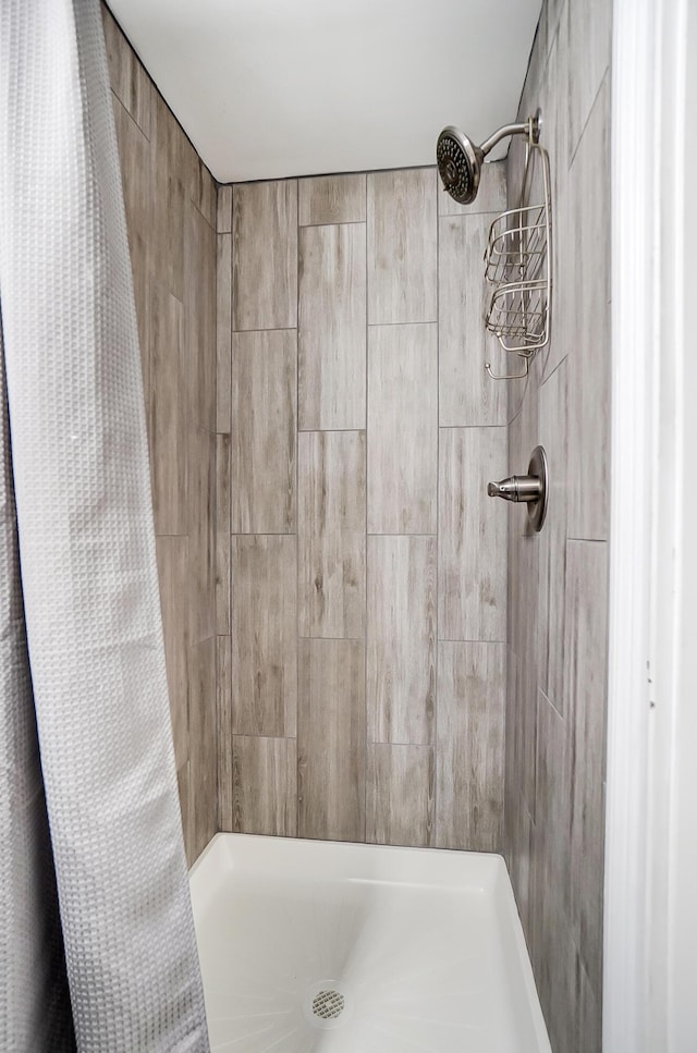 bathroom featuring curtained shower