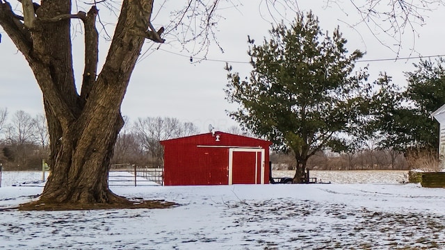 view of yard layered in snow