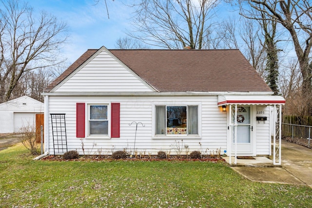 view of front of property with a front yard