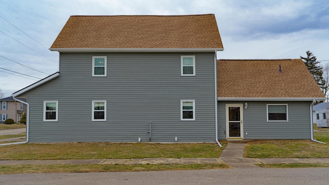 view of front facade with a front yard