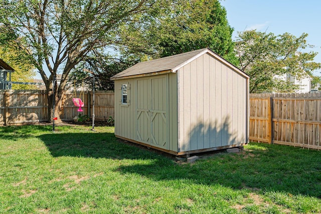 view of outdoor structure with a yard