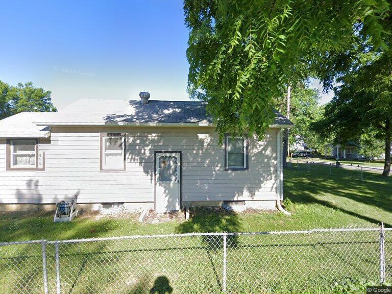 view of front of home with a front lawn