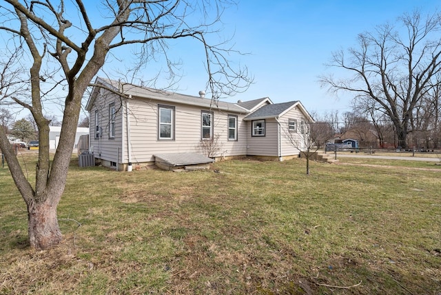 2029 Fairfax Ave, Columbus, OH 43207 - view of front of house with central AC unit and a front yard