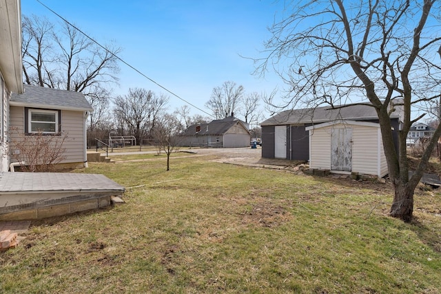 2029 Fairfax Ave, Columbus, OH 43207 - view of yard with an outbuilding and a shed