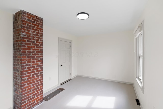 2029 Fairfax Ave, Columbus, OH 43207 - empty room with baseboards