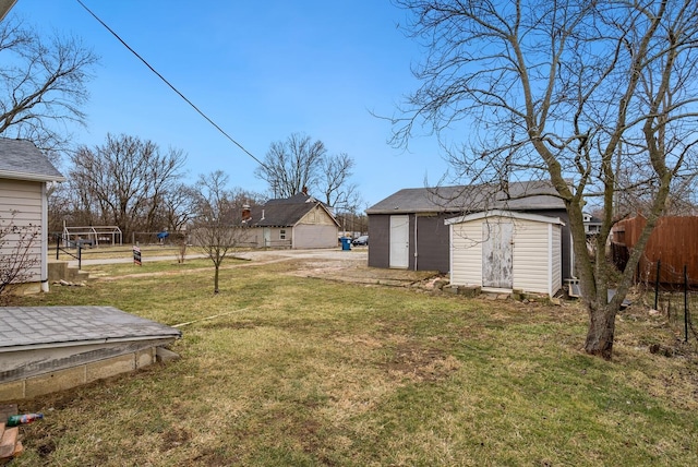 2029 Fairfax Ave, Columbus, OH 43207 - view of yard featuring an outbuilding, a storage shed, and fence