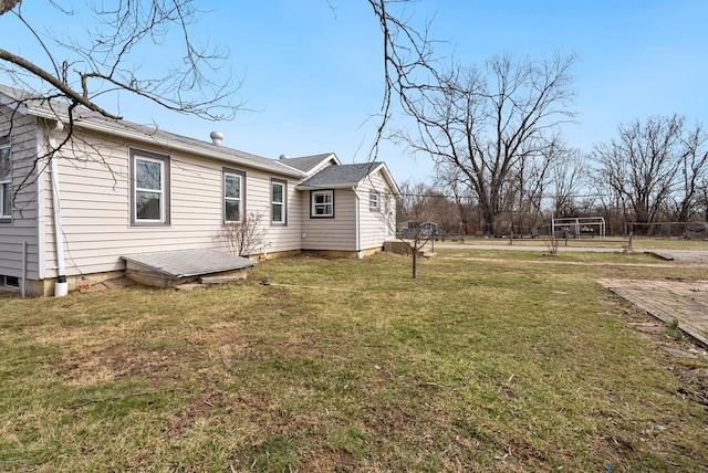 2029 Fairfax Ave, Columbus, OH 43207 - rear view of property featuring a yard