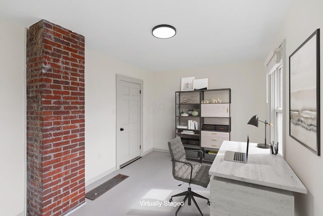 2029 Fairfax Ave, Columbus, OH 43207 - office with baseboards