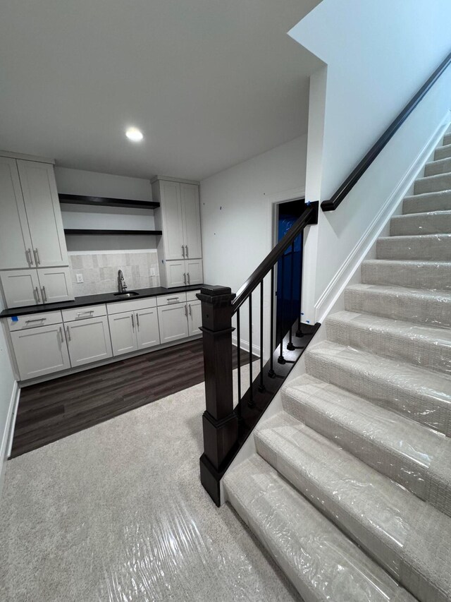 5450 Maple Dr, Lewis Center, OH 43035 - stairway featuring wet bar, recessed lighting, and baseboards