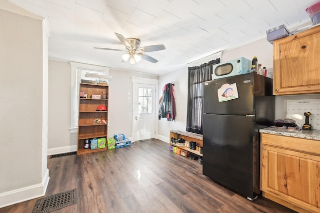 kitchen featuring dark wood-style floors, freestanding refrigerator, visible vents, light countertops, and baseboards