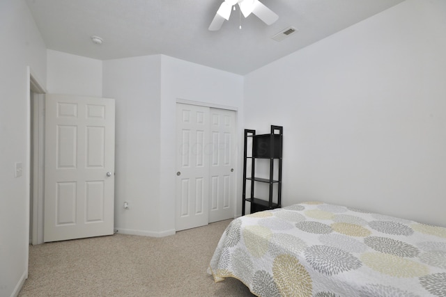 bedroom featuring light carpet, baseboards, visible vents, ceiling fan, and a closet