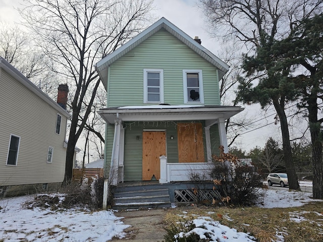 front facade featuring a porch