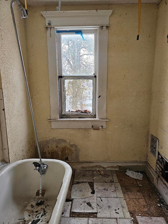 bathroom featuring a bathtub