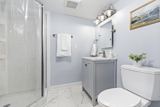 full bath featuring marble finish floor, a shower with shower curtain, toilet, vanity, and visible vents