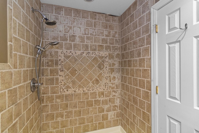 full bathroom featuring a tile shower