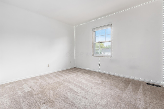 2715 Kenview Rd S, Columbus, OH 43209 - carpeted empty room featuring baseboards and visible vents