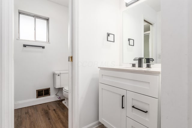 2715 Kenview Rd S, Columbus, OH 43209 - bathroom featuring toilet, wood finished floors, vanity, visible vents, and baseboards