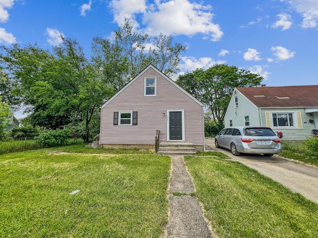 2349 Delbert Rd, Columbus, OH 43211 - bungalow featuring a front lawn