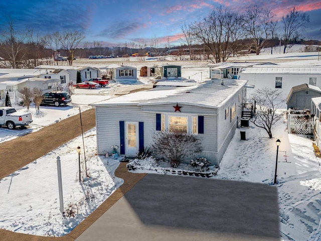 view of front of property