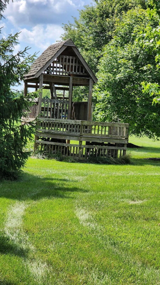exterior space featuring a lawn