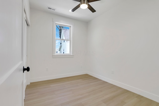 344 Buckingham St, Newark, OH 43055 - unfurnished bedroom with light wood-style floors, baseboards, a closet, and a ceiling fan