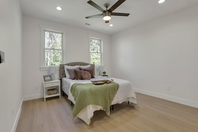 344 Buckingham St, Newark, OH 43055 - bedroom featuring baseboards, light wood-style flooring, recessed lighting, and ceiling fan