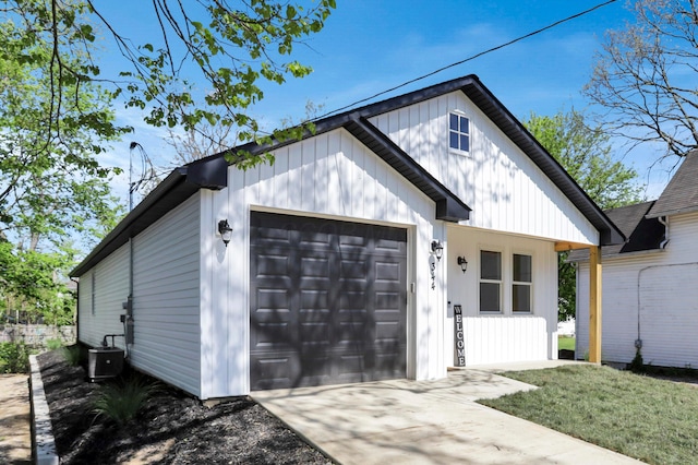 344 Buckingham St, Newark, OH 43055 - view of front of home featuring a garage, central air condition unit, driveway, and a front lawn