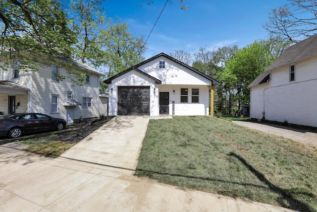 344 Buckingham St, Newark, OH 43055 - view of front facade featuring concrete driveway and a front lawn